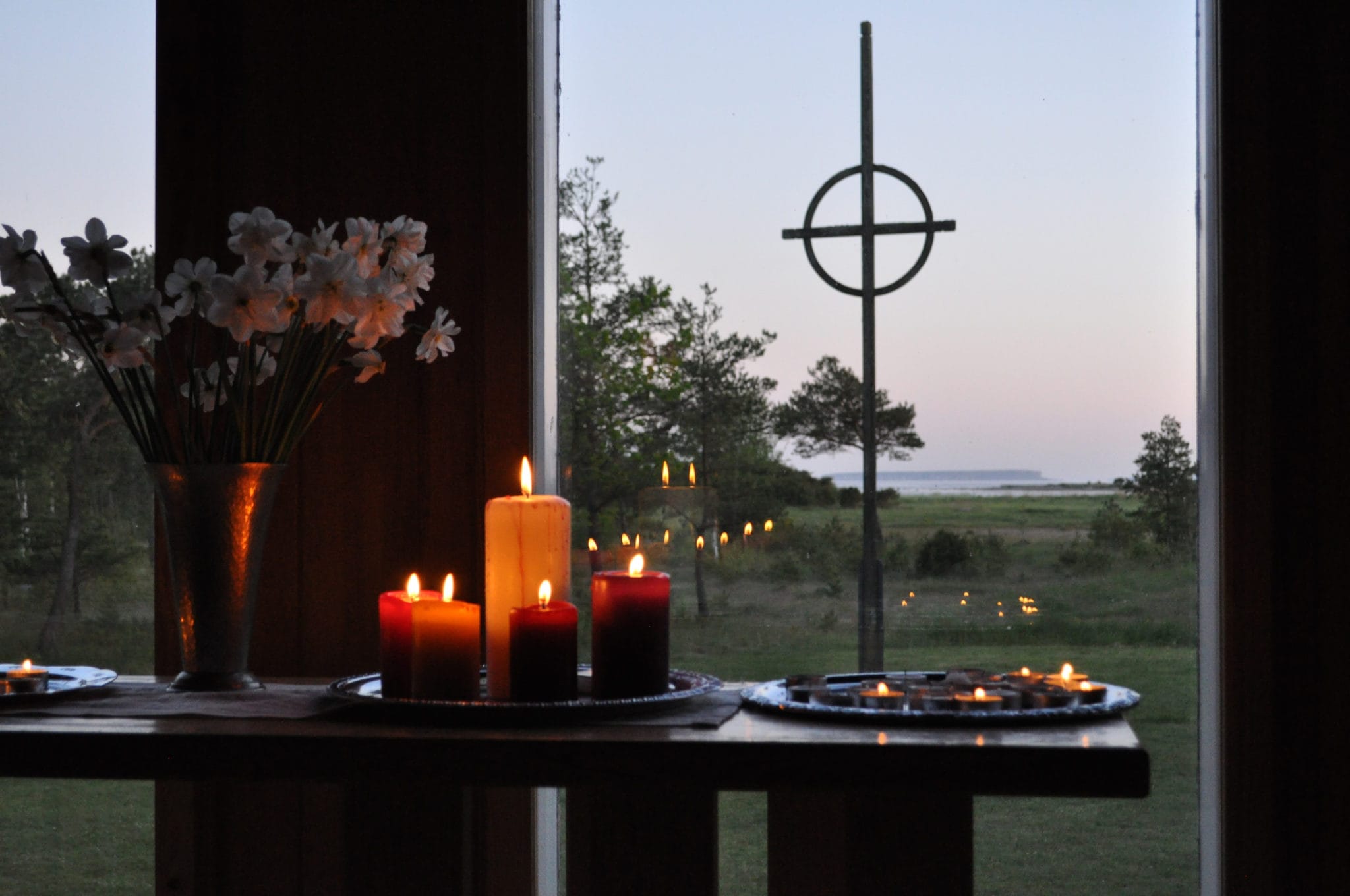 Altarbordet Med Ljus